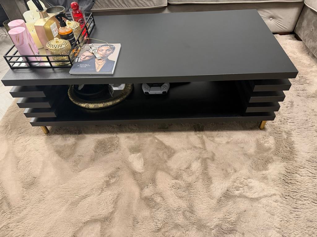 Moderne zwarte salontafel met gouden accenten, 100 tot 150 cm, Zo goed als nieuw, Minder dan 50 cm, Rechthoekig