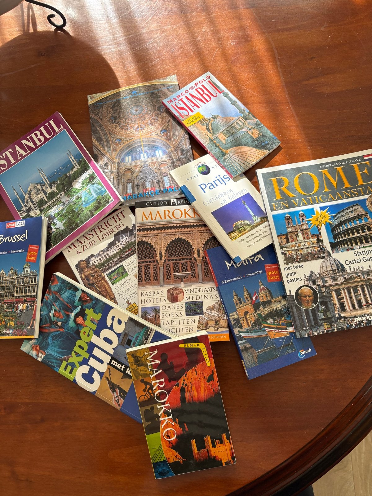Diverse reisgidsen: Istanbul, Rome, Parijs, Marokko, Cuba, Europa, Ophalen of Verzenden, Reisgids of -boek, Gelezen