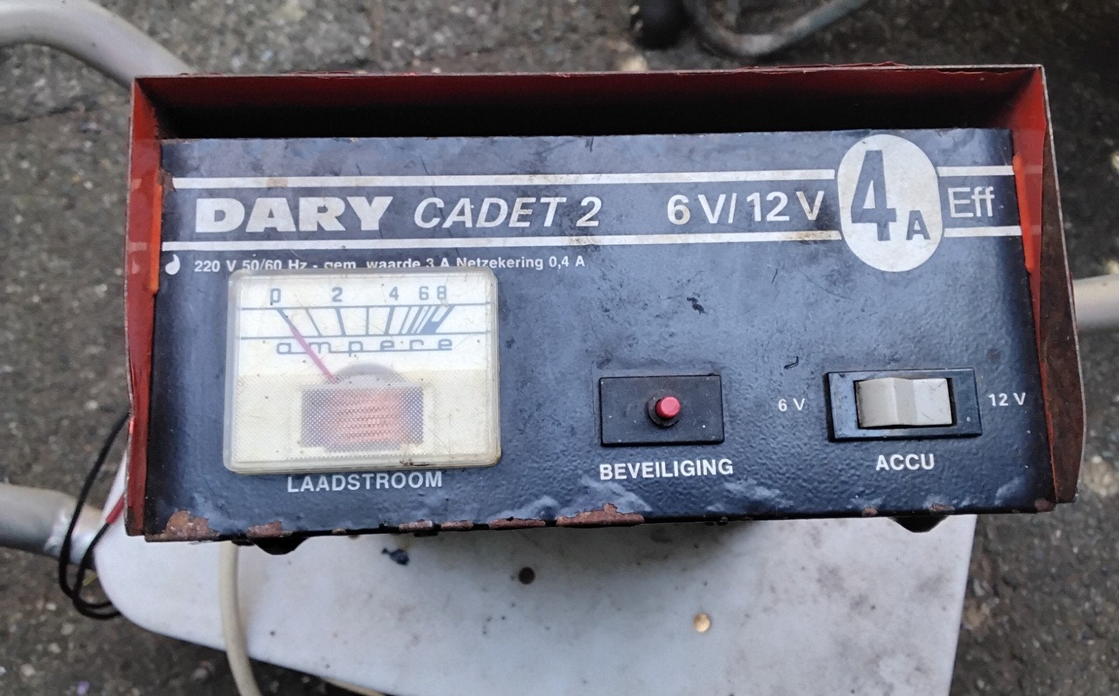 DARY CADET 2   Acculader 6V/12V  4 Amp  Nog goed, Ophalen of Verzenden