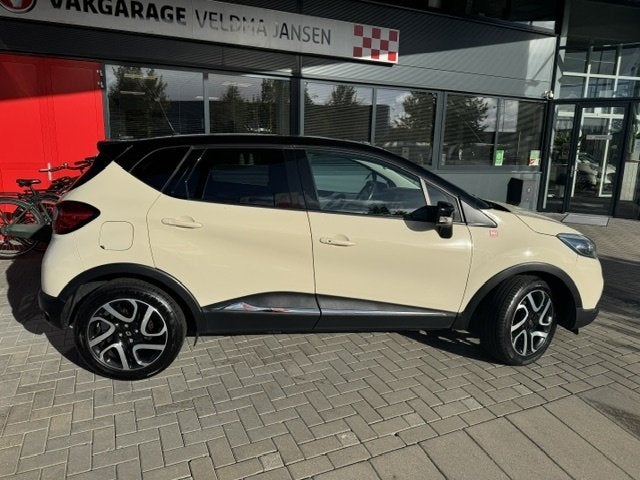 Renault Captur 0.9 TCe Helly Hansen, Auto's, Gebruikt, Zwart, Origineel Nederlands, Handgeschakeld