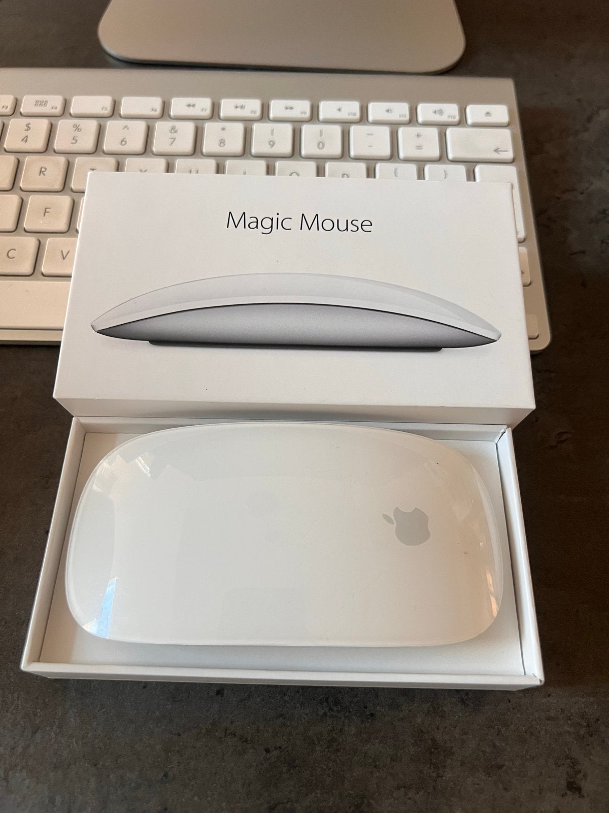 GOEDKOOPSTE OP MP! Apple Magic Mouse 2 | Als nieuw!, Computers en Software, Muizen, Rechtshandig, Muis, Ophalen of Verzenden, Zo goed als nieuw