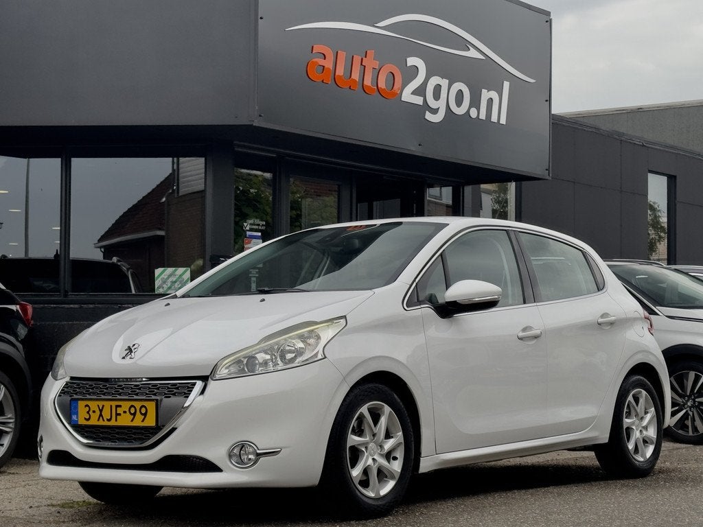 Peugeot 208 1.4 VTi ALLURE 5DRS 137D.KM AIRCO LED LMV, Voorwielaandrijving, Euro 5, Wit, Automatische klimaatregeling