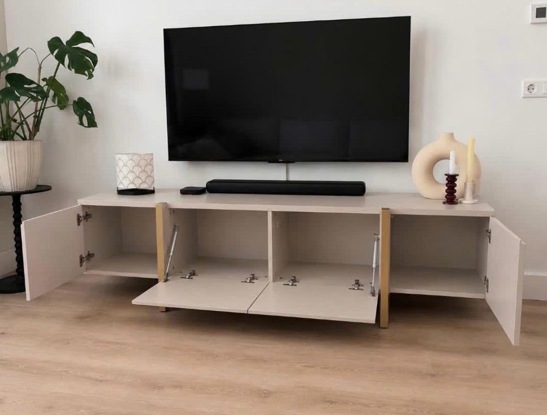 Beige TV meubel 180x42x50 cm - Zo goed als nieuw, 150 tot 200 cm, Ophalen of Verzenden, Zo goed als nieuw, Minder dan 100 cm