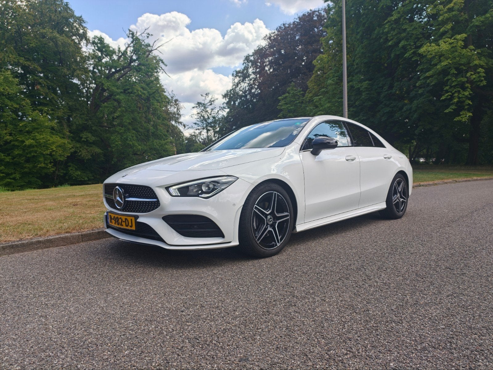 Mercedes CLA 180 AMG Line Night | BTW | Pano | 1e eigenaar |, Auto's, CLA, 4 cilinders, Wit, Particulier