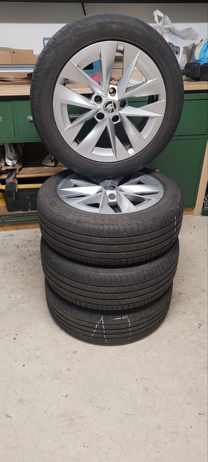 Skoda Octavia velgen 17 inch met banden - 5x112 ET46, Auto-onderdelen, Banden en Velgen, Banden en Velgen, Zomerbanden, 17 inch