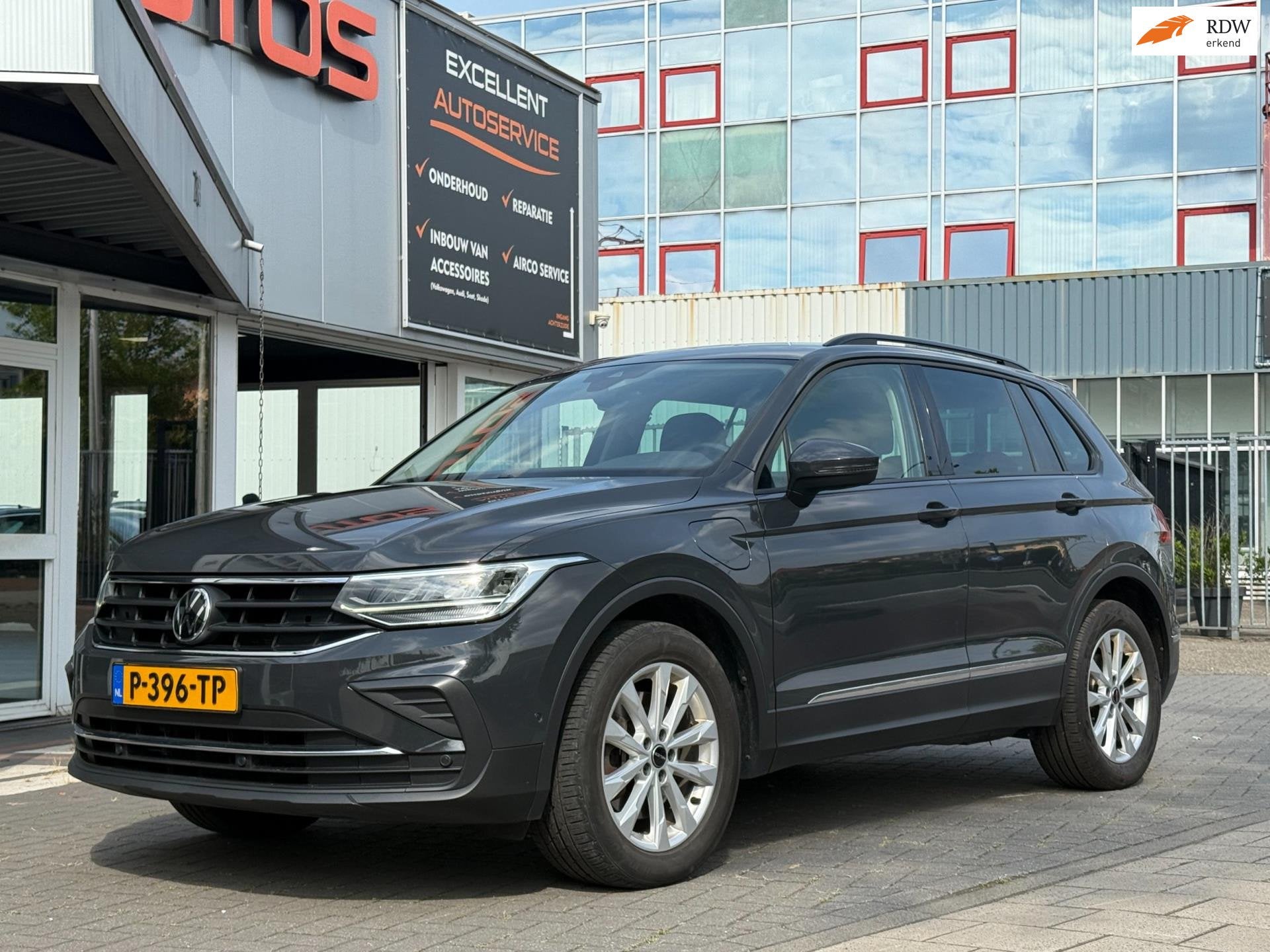 Volkswagen Tiguan 1.4 TSI eHybrid Business+, Auto's, Dealer onderhouden, Stof, 4 cilinders, Automatische klimaatregeling