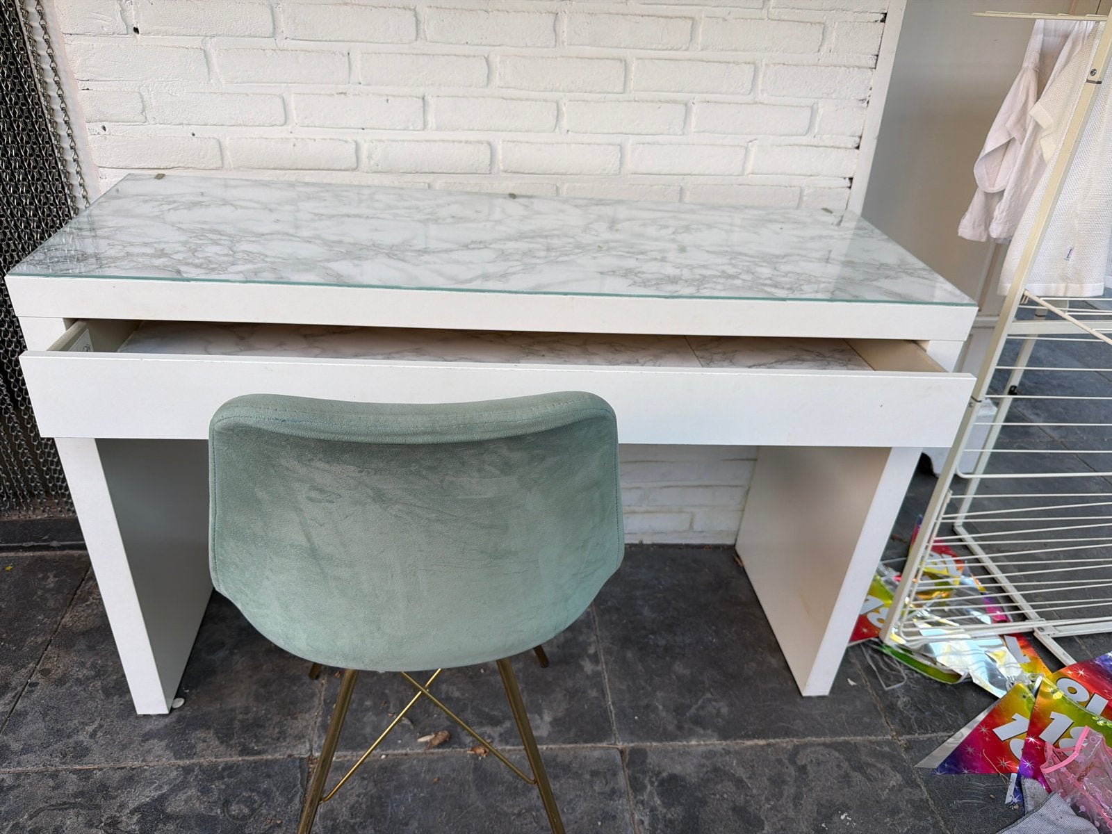 IKEA Malm kaptafel met marmerlook en glasplaat, Ophalen, Gebruikt, 100 tot 150 cm, Minder dan 100 cm