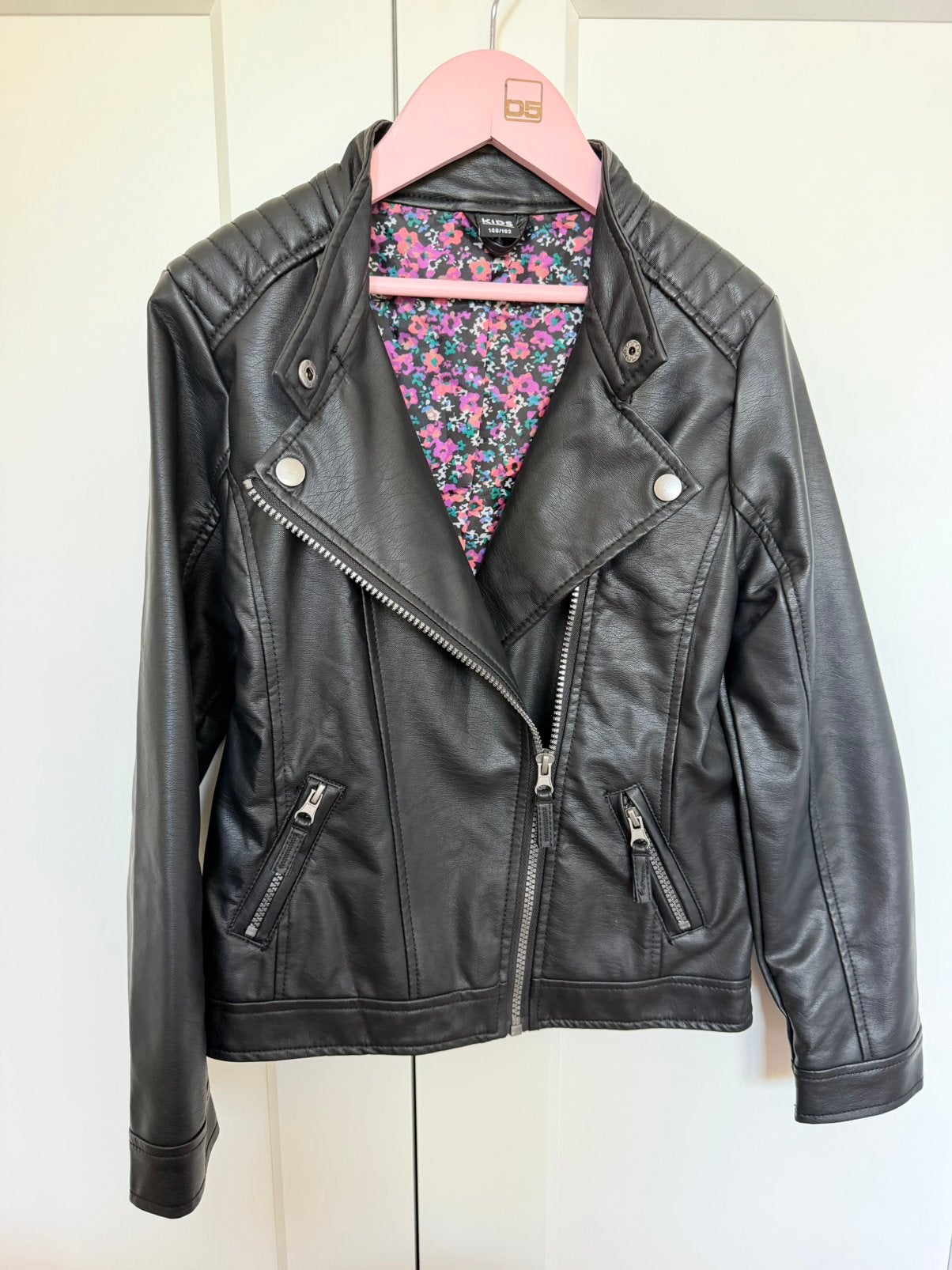 Kids fake leather bikerjack zwart maat 146/152 – nieuw, Ophalen of Verzenden, Nieuw, Meisje, Jas