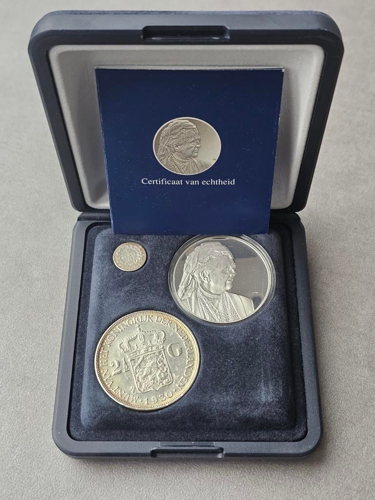 Zilveren herdenkingsset Koningin Emma, Setje, Zilver, Koningin Wilhelmina, Overige waardes