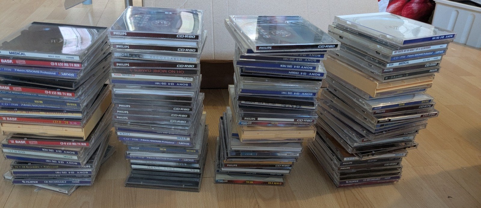 cd doosjes. stuk of 90. ook veel dubbele doosjes voor 2 cds, Ophalen, Zo goed als nieuw