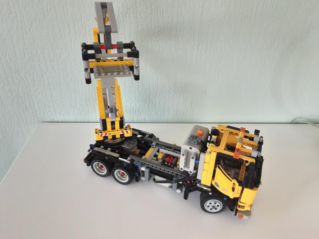 Lego technic  8292 truck met hefbrug, Kinderen en Baby's, Speelgoed | Duplo en Lego, Ophalen, Zo goed als nieuw