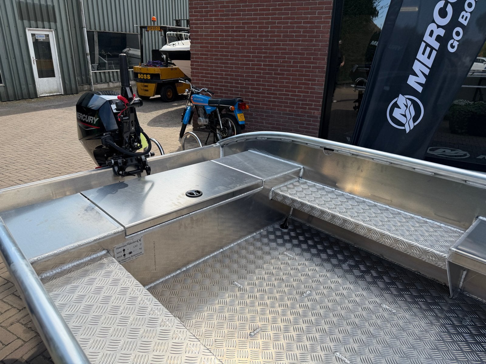 Nieuwe zelflozende Wetering aluminium platbodem met Mercury, Benzine, Overige merken, Buitenboordmotor, Aluminium