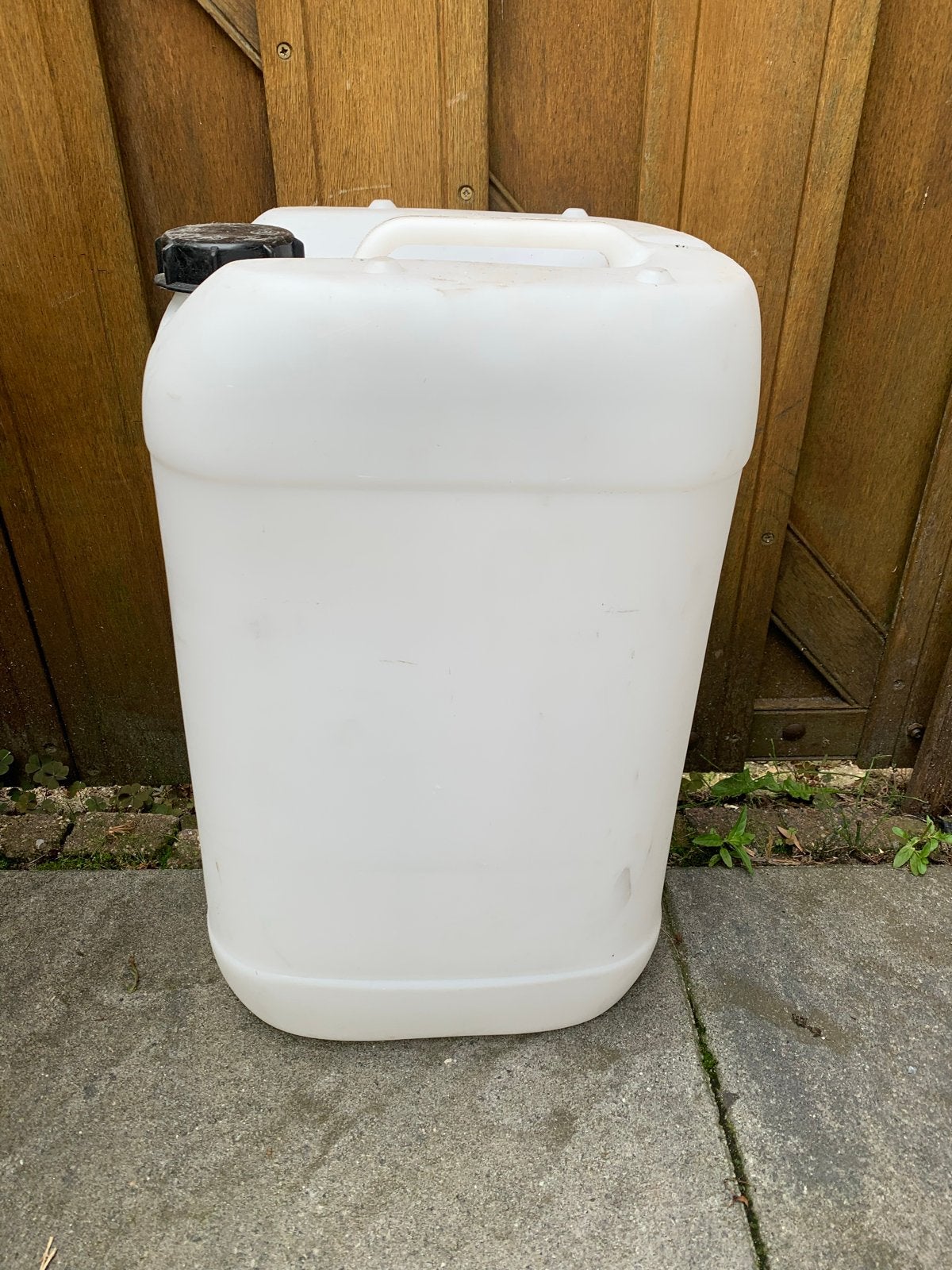 Witte kunststof jerrycan  20 voor 80 euro, Ophalen, Gebruikt