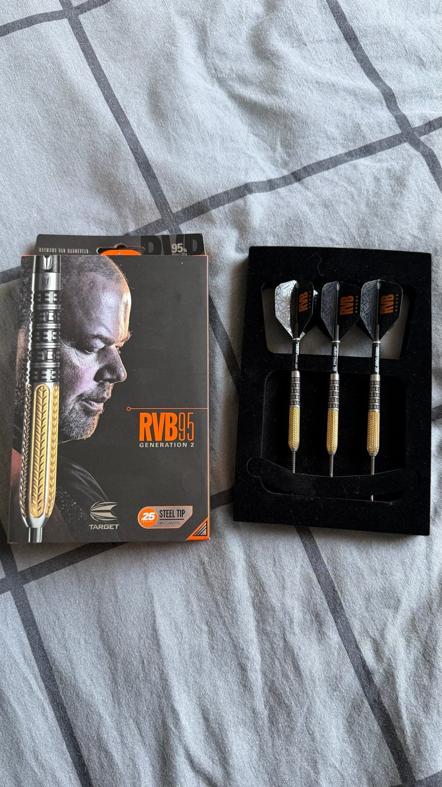 Target Raymond van Barneveld RVB95 Gen 2 25 gram, Sport en Fitness, Ophalen of Verzenden, Zo goed als nieuw, Pijlen
