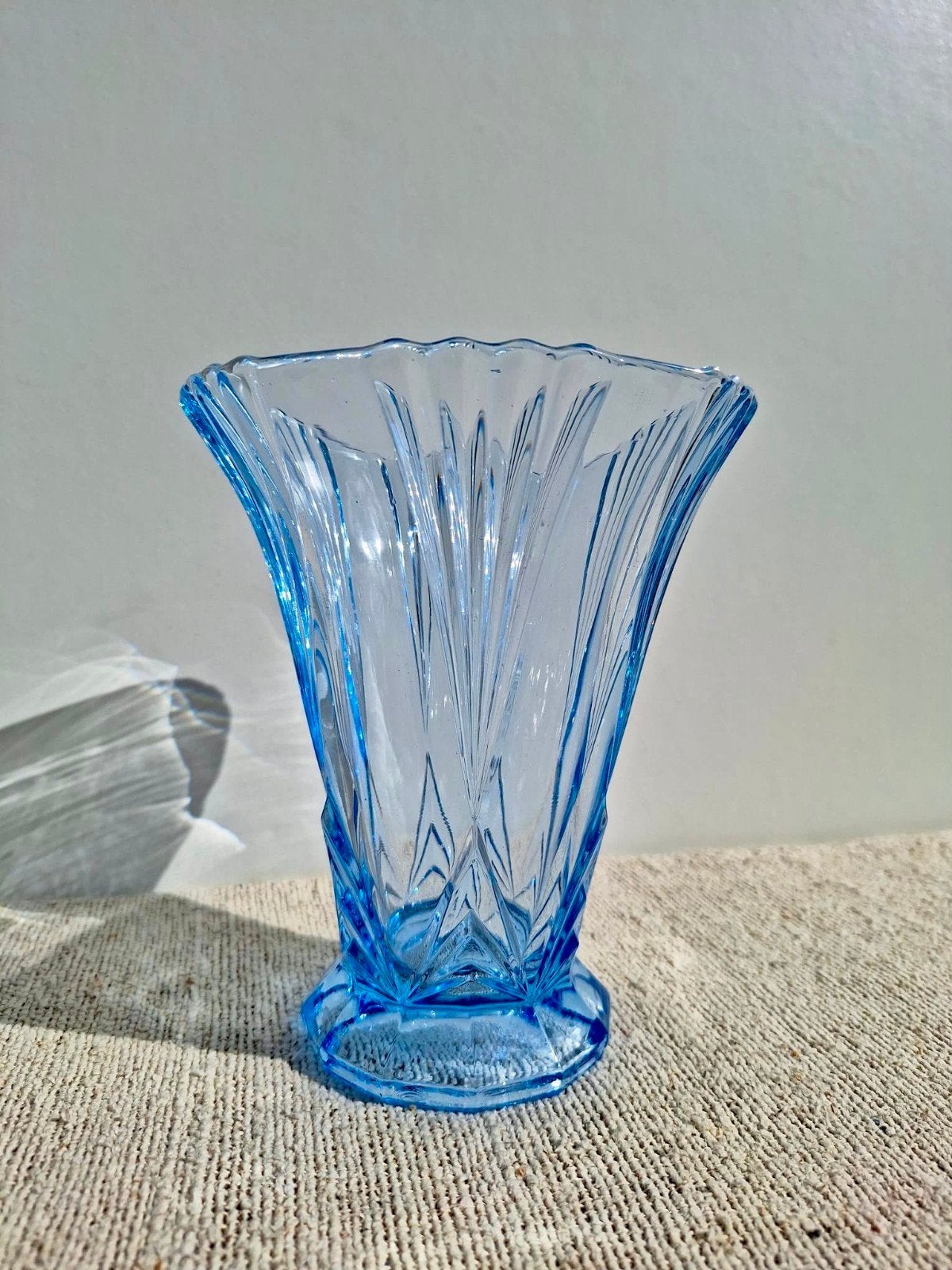 vintage Art Deco vaas blauw persglas, Ophalen of Verzenden