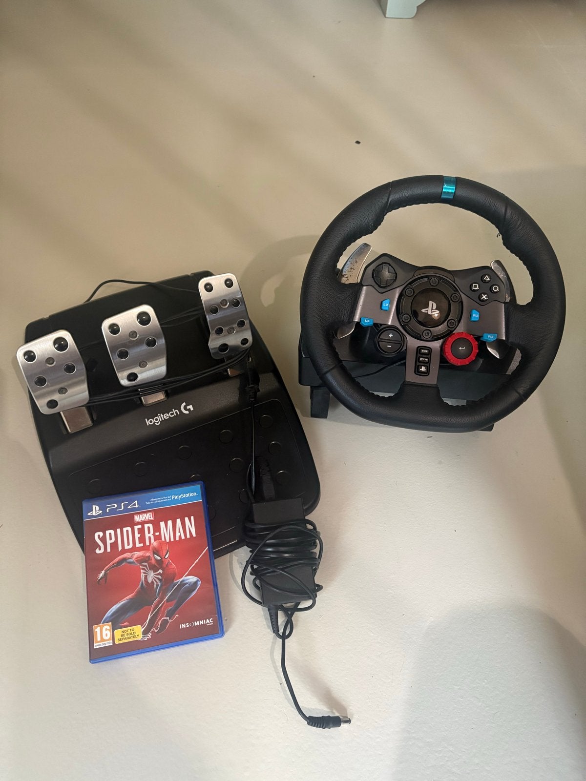 Logitech racestuur PS4 met Marvel Spider-Man game, Ophalen of Verzenden, Gebruikt, Met games