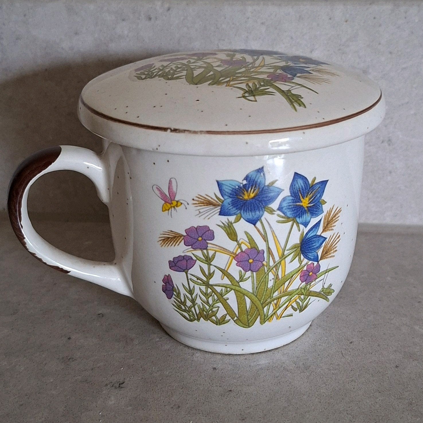 Vintage 'Wildflower' kruidenthee mok met deksel – Jaren 70, Huis en Inrichting, Overige merken, Keramiek, Ophalen of Verzenden