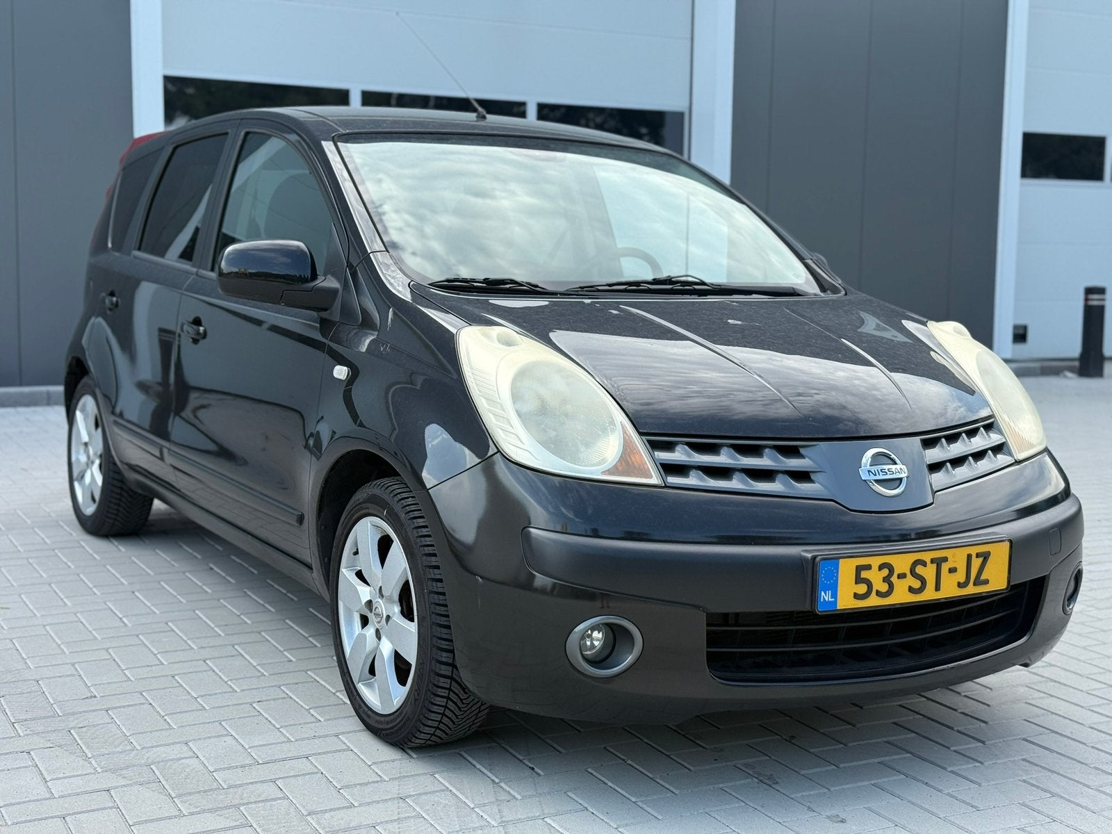 Nissan Note 1.4 16V 2006 Zwart airco trekhaak nette auto, Auto's, Voorwielaandrijving, 40 €/maand, 4 cilinders, Zwart