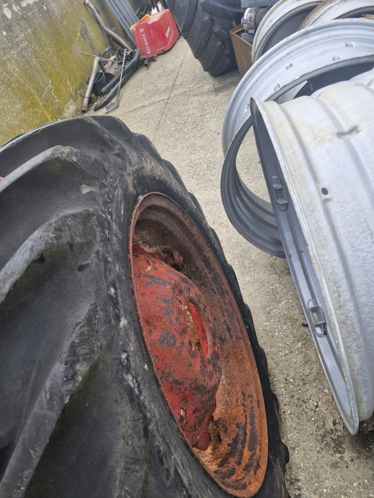 te koop setje 12.4 28 op velg 6 gaats