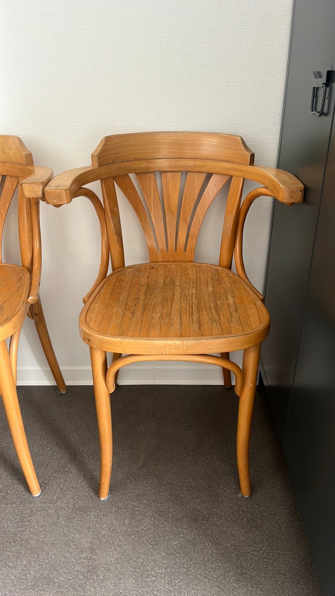 Vintage cafe stoelen, Huis en Inrichting, Stoelen, Ophalen, Gebruikt, Bruin, Drie