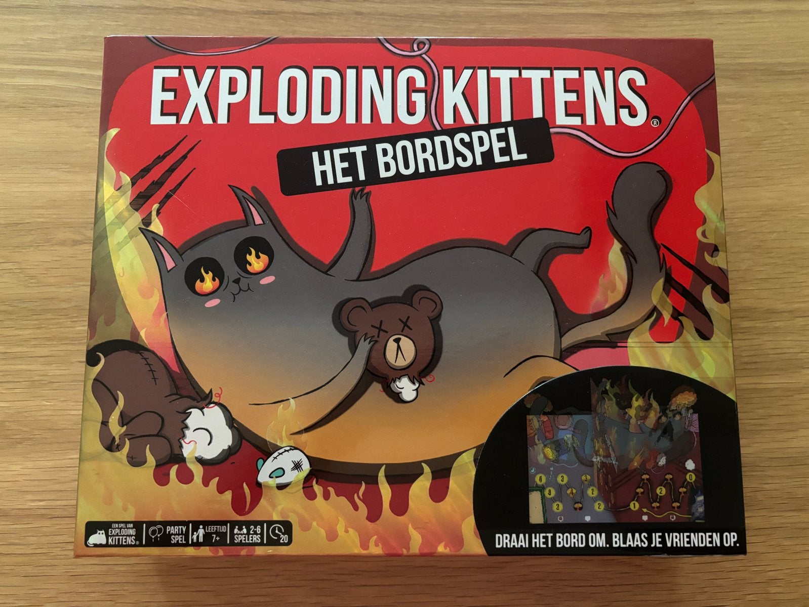 Exploding Kittens: Het Bordspel, Ophalen of Verzenden, Zo goed als nieuw