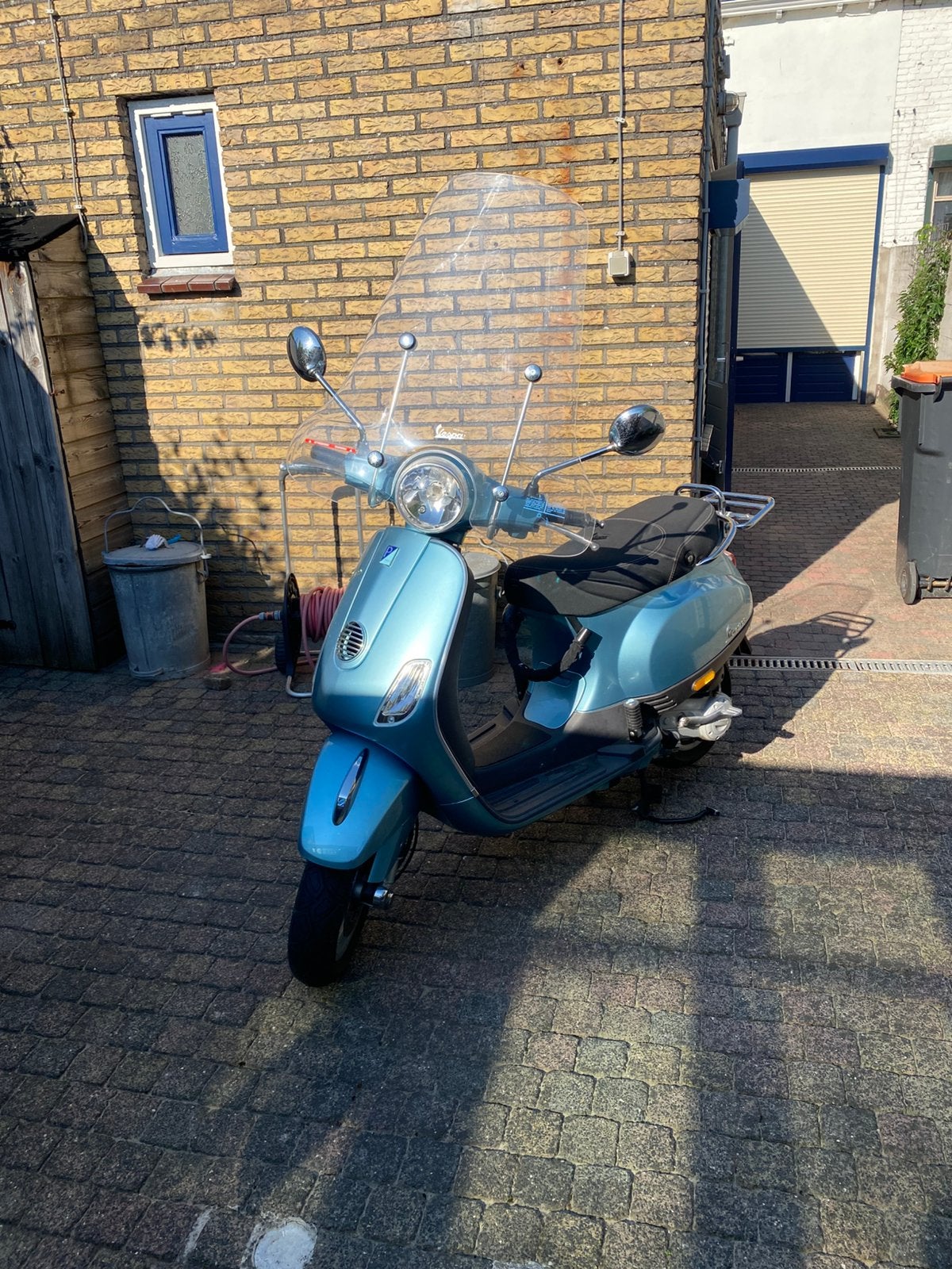 Vespa LX 50 4T (2012) - Incl. 2 helmen & stuurslot, Ophalen, Zo goed als nieuw, Benzine, Vespa