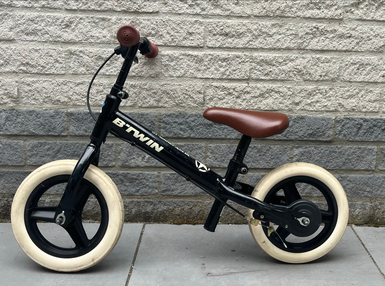 B'Twin RunRide 520 Cruiser Loopfiets Zwart, Ophalen, Gebruikt, Velgrem, Minder dan 16 inch