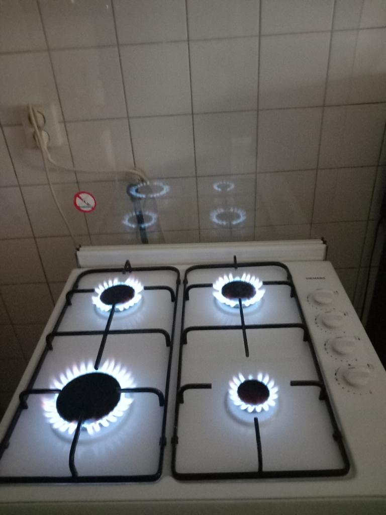 SIEMENS gaskookplaat opbouw met gasslang. Ophalen in Delft, Witgoed en Apparatuur, Kookplaten, Ophalen, 4 kookzones, Zo goed als nieuw