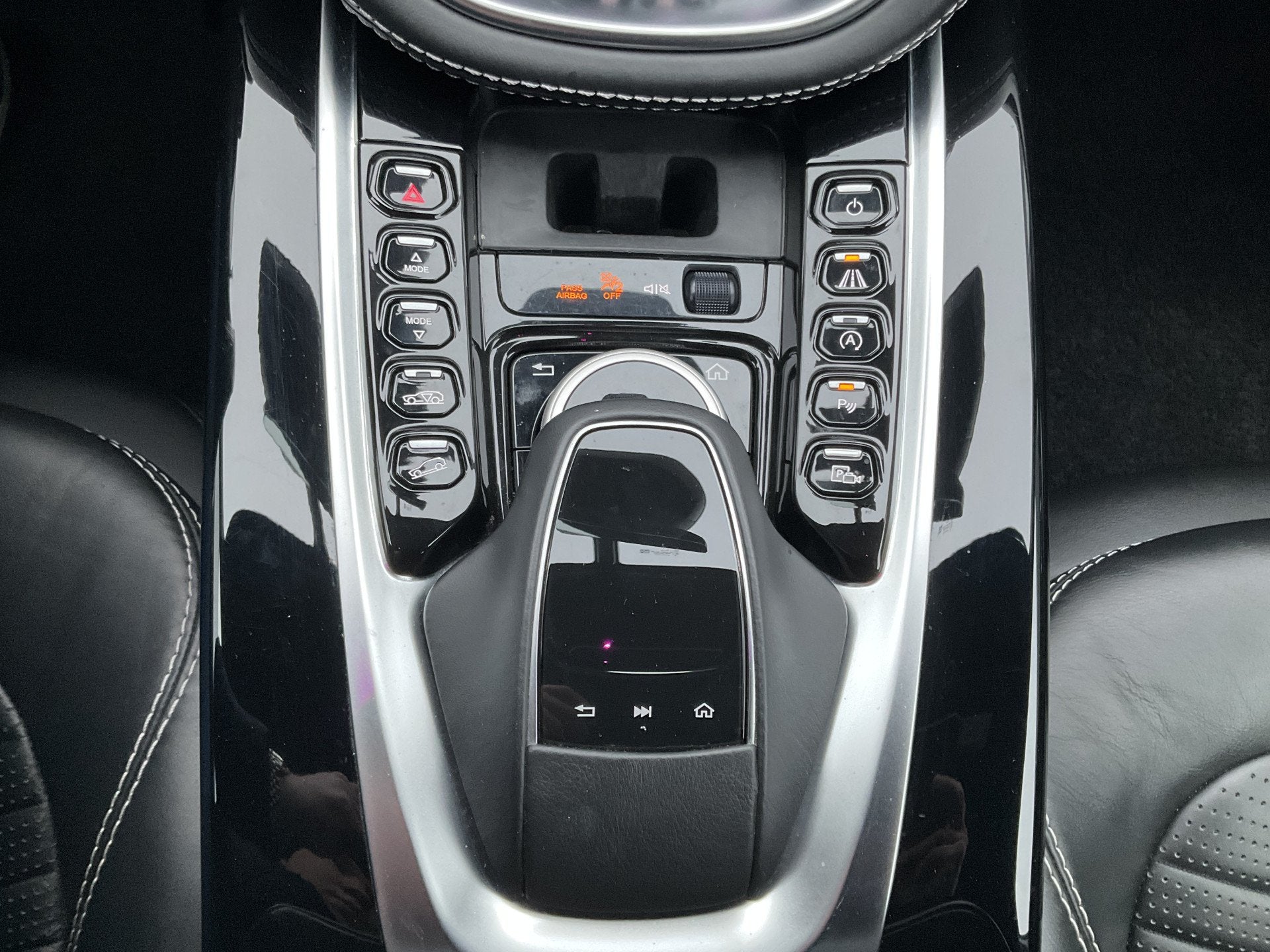 Foto 10 van Aston Martin Dbx 4.0 V8 360 Memory Stoelverw/koeling Sfeer