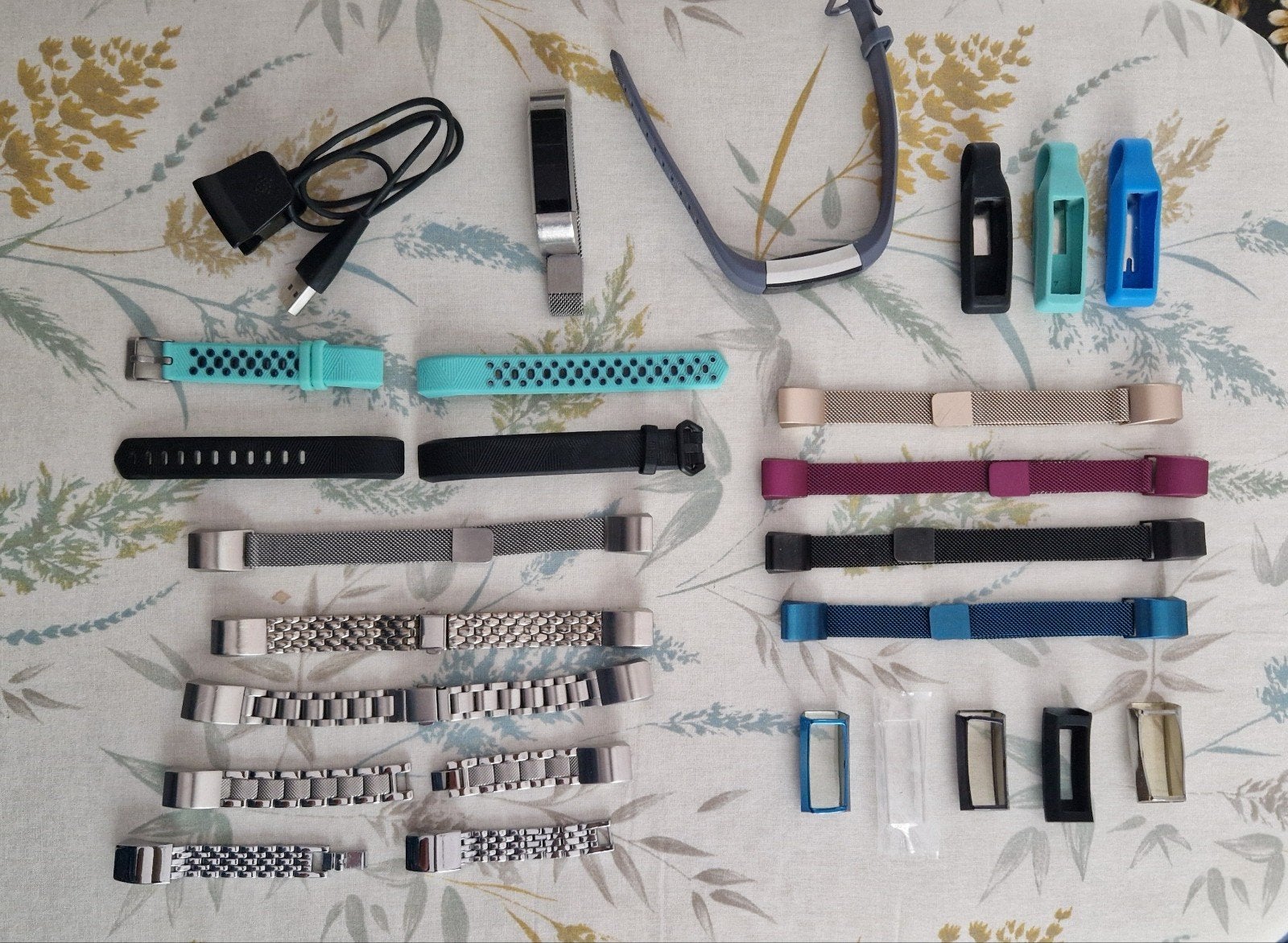 Fitbit Alta HR met veel bandjes en accessoires, Gebruikt, Zwart, Ophalen of Verzenden, Fitbit