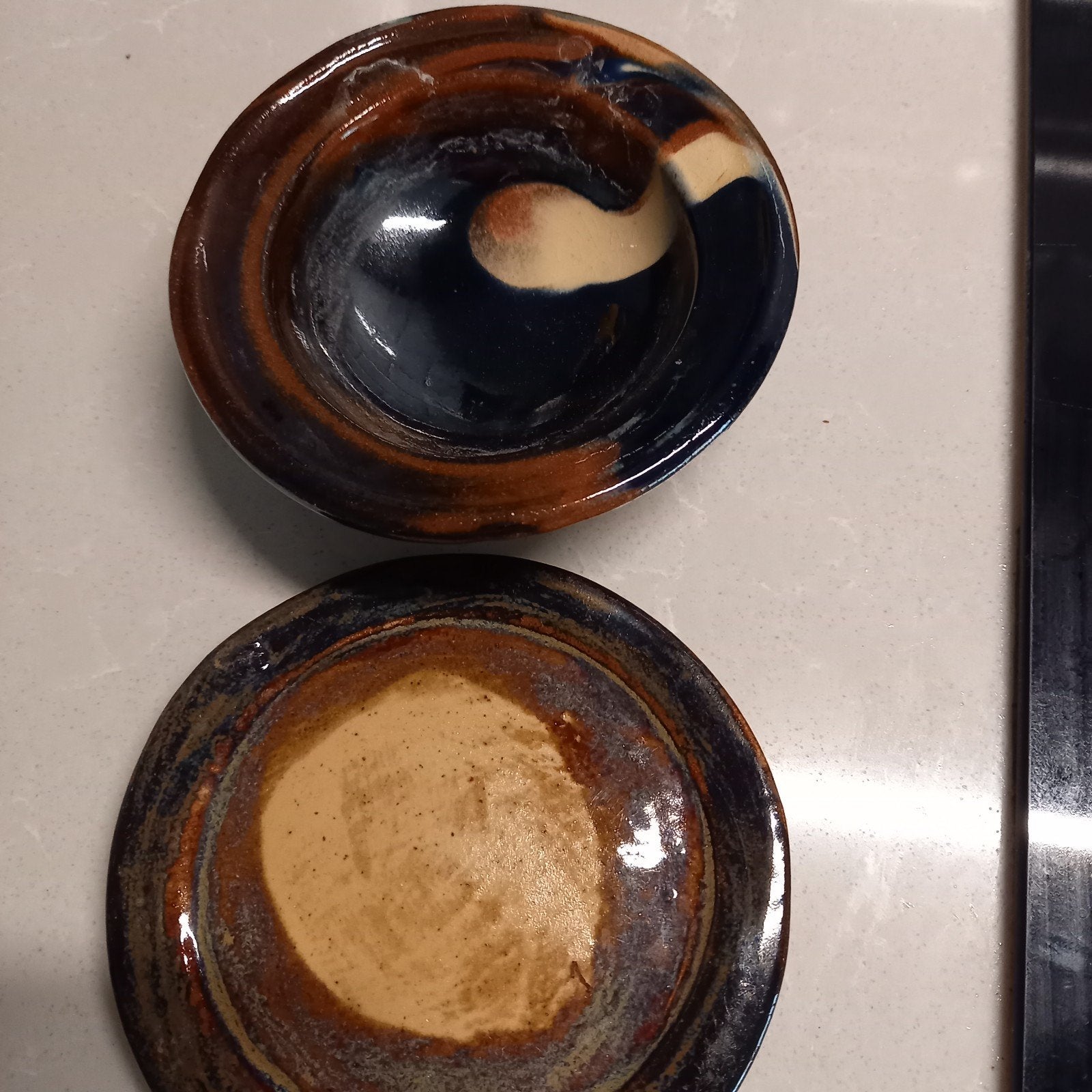 Set keramische schaaltje en bordje  (gesigneerd ), Verzenden