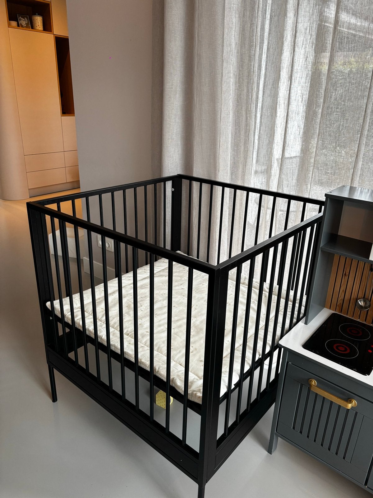 Zwarte Box Bliss van Coming Kids, Kinderen en Baby's, Ophalen, Gebruikt, Vierkant, In hoogte verstelbaar
