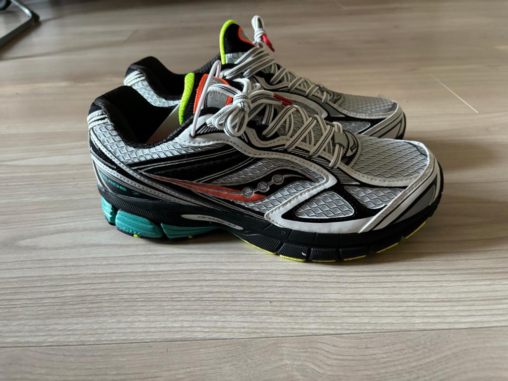 Saucony Sneakers - Comfortabel en Stijlvol, Nieuw, Ophalen of Verzenden, Sneakers of Gympen, Grijs