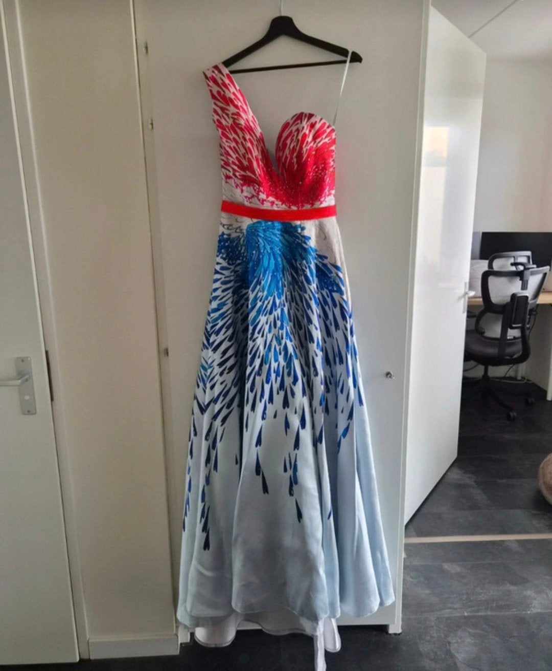 Gala jurk rood/wit/blauw maat m, Kleding | Dames, Maat 38/40 (M), Galajurk, Meerkleurig, Ophalen of Verzenden