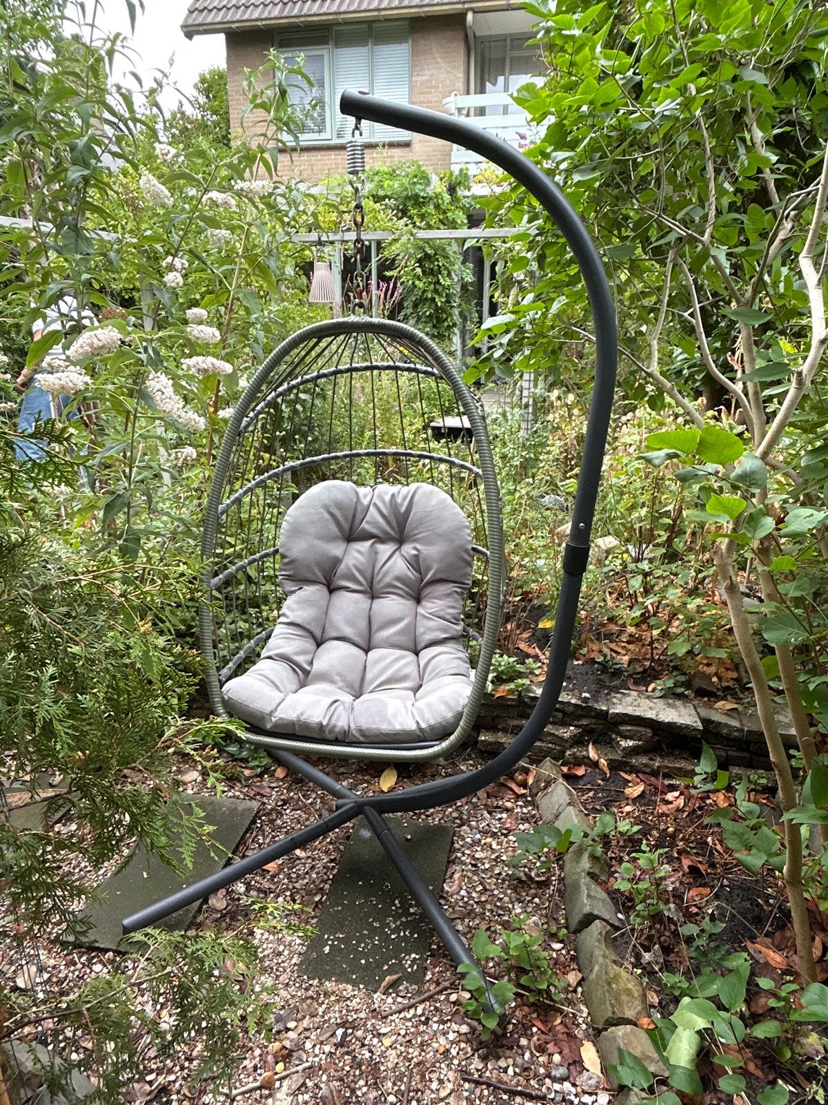 Comfortabele hangstoel met standaard en kussen, Ophalen, Gebruikt, Metaal