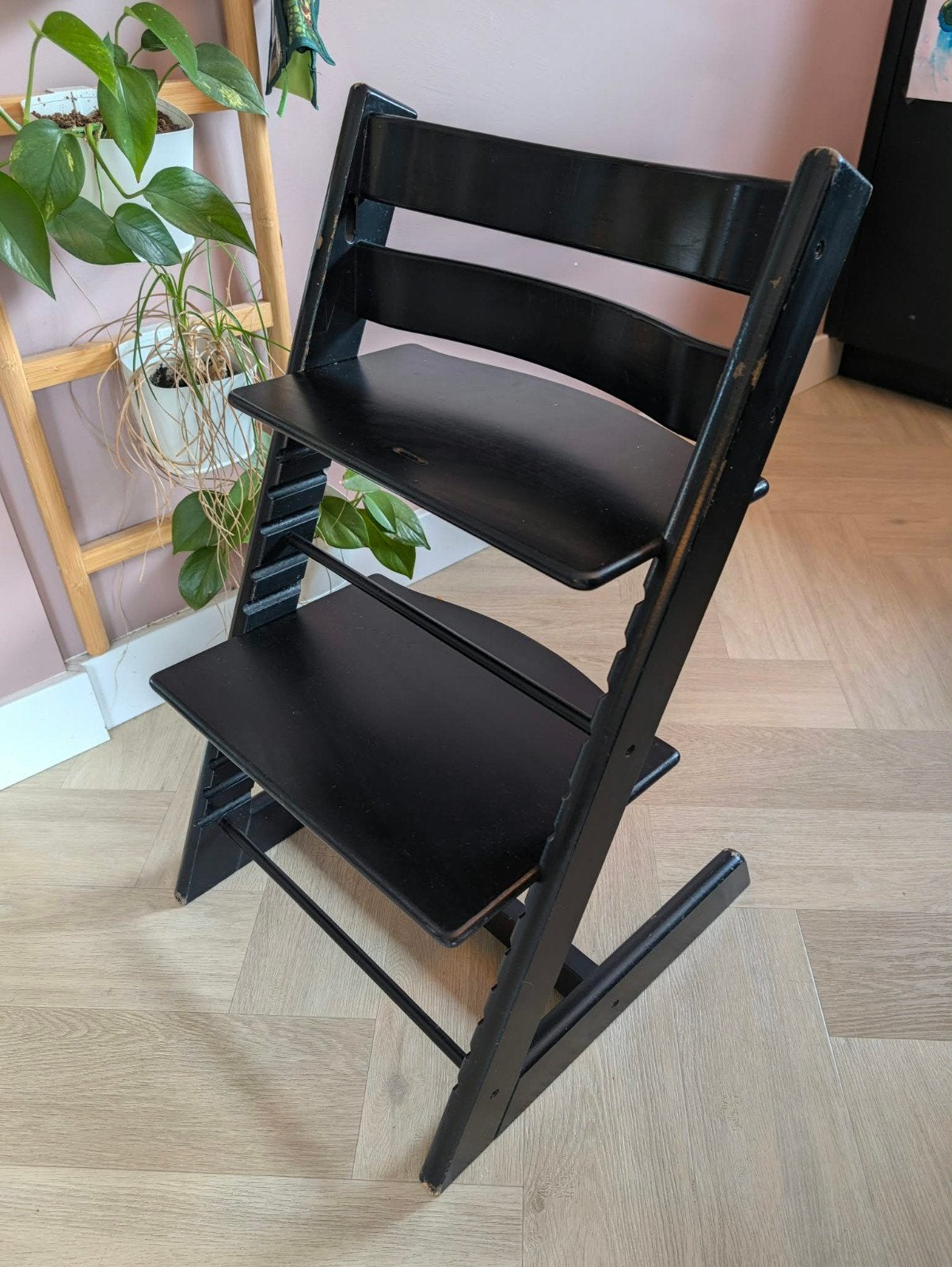 Mooie zwarte Stokke Tripp Trapp kinderstoel, Ophalen of Verzenden, Gebruikt, Meegroeistoel