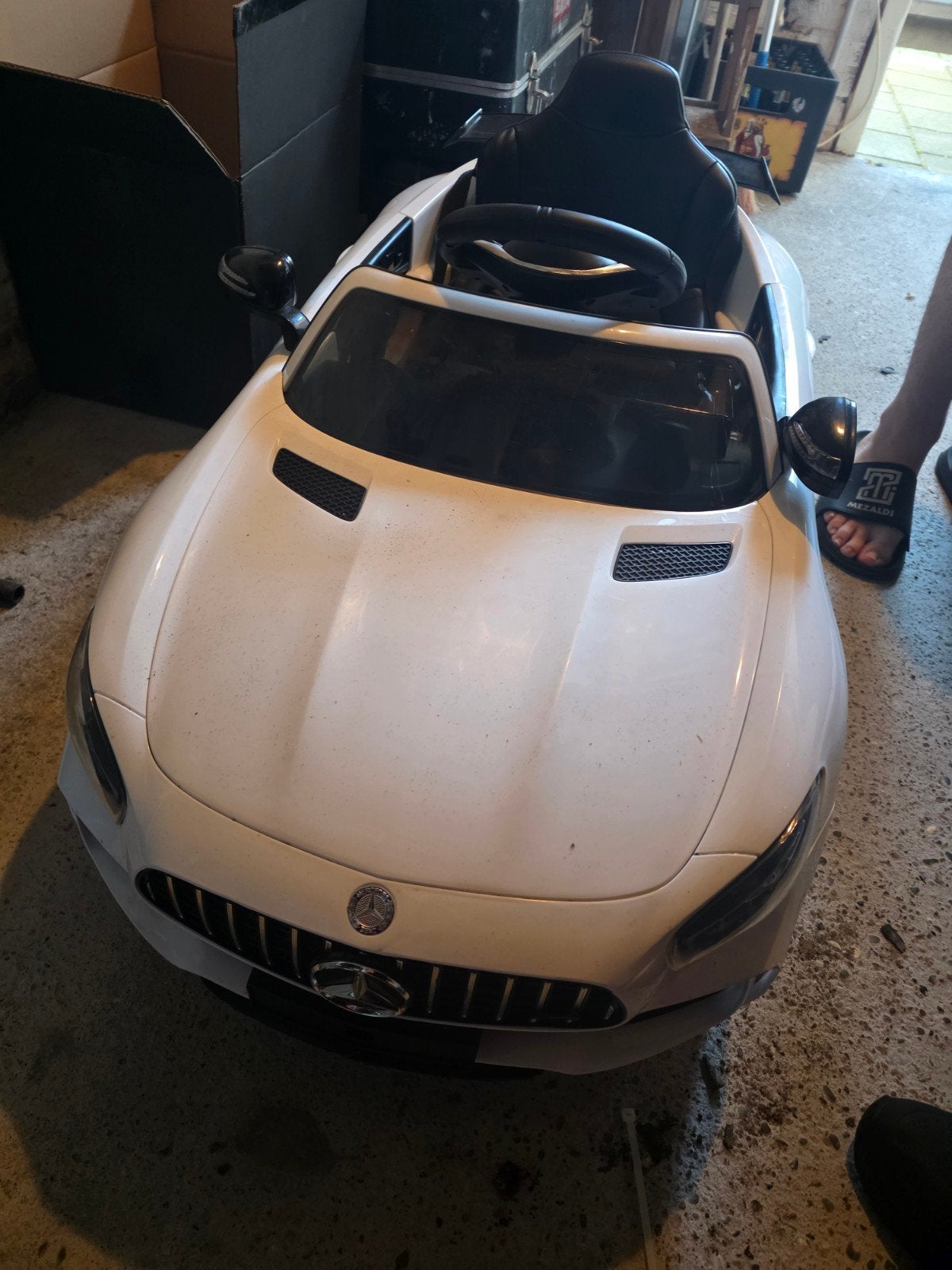 Mercedes-Benz AMG GT Elektrische Kinderauto Wit, Kinderen en Baby's, Ophalen, Gebruikt, Loopvoertuig