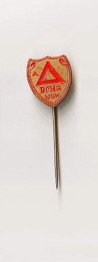 volmetaal speld Delta Touw, Verzamelen, Speldjes, Pins en Buttons, Ophalen of Verzenden, Overige onderwerpen, Speldje of Pin