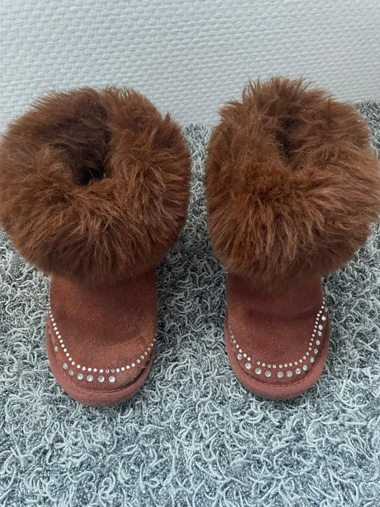 Ugg laarsjes met steentjes maat 28, Meisje, Ophalen of Verzenden, Laarzen, Zo goed als nieuw
