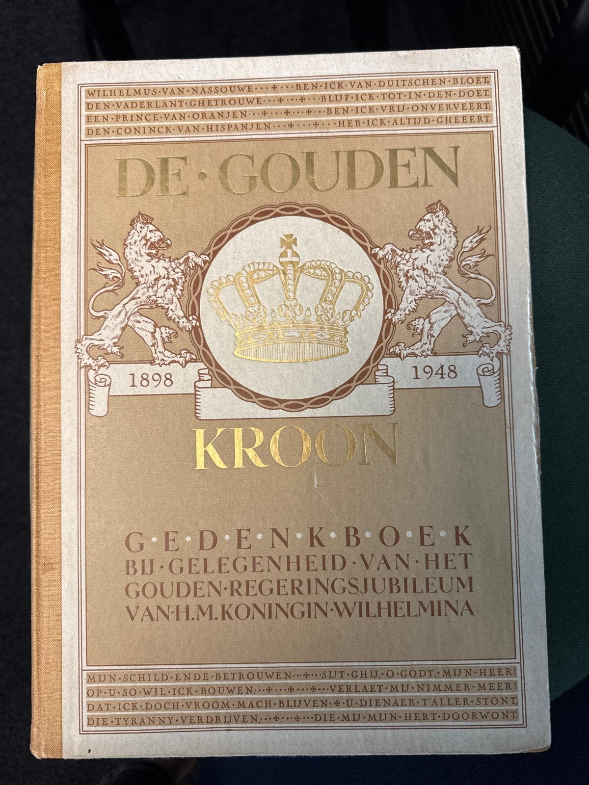 De Gouden Kroon - Gedenkboek Koningin Wilhelmina 1898-1948, Boeken, Ophalen, 20e eeuw of later, Gelezen