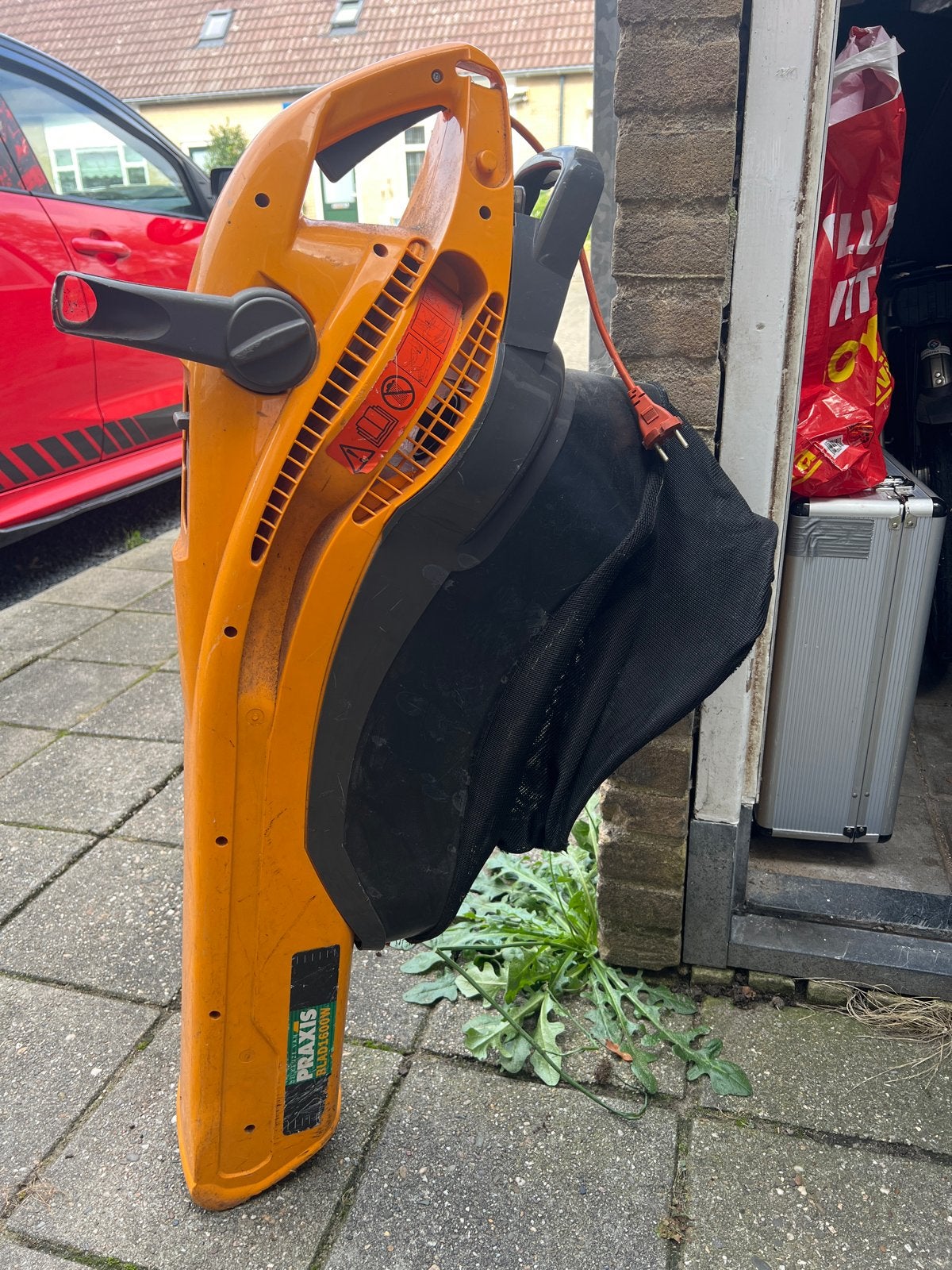 Praxis Blad1600w Bladblazer met zuigfunctie, Tuin en Terras, Ophalen, Gebruikt, Handgedragen, Met opvangzak