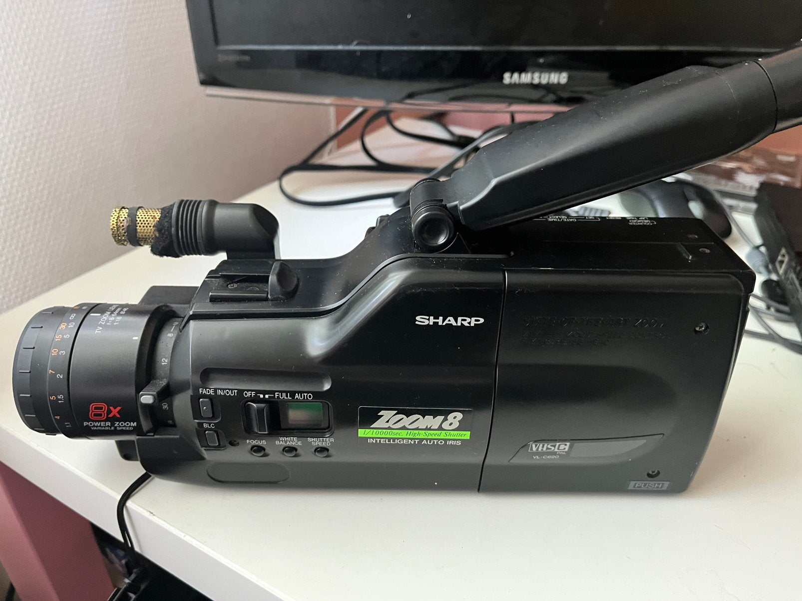 Sharp Zoom 8 VHS-C videocamera - Vintage camcorder, Ophalen of Verzenden, VHS-C of SVHS-C, Camera