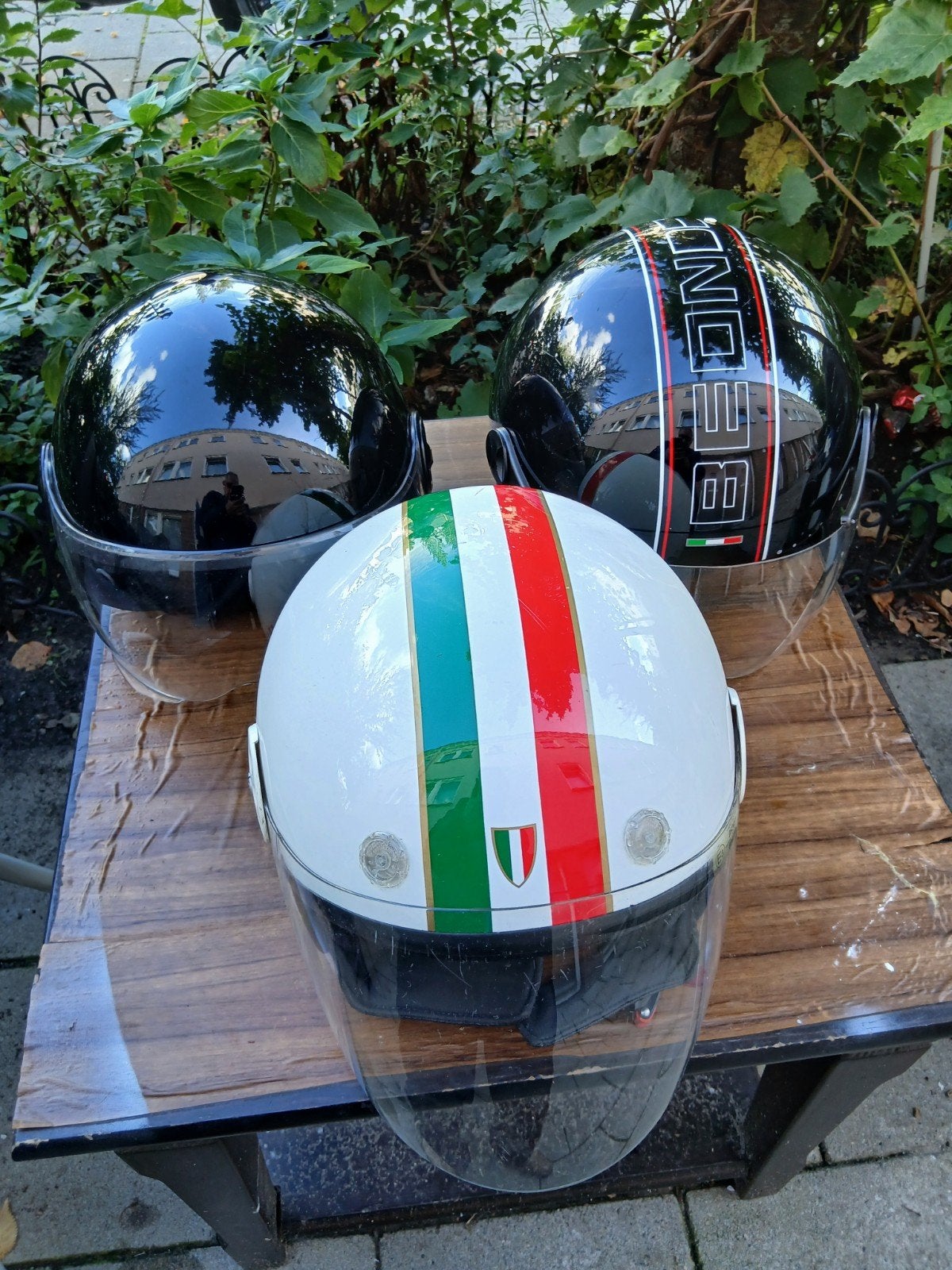 3 Motorhelmen - 2 Zwart, 1 Wit met Italiaanse strepen, Fietsen en Brommers, Ophalen of Verzenden, Gebruikt, Extra large of groter