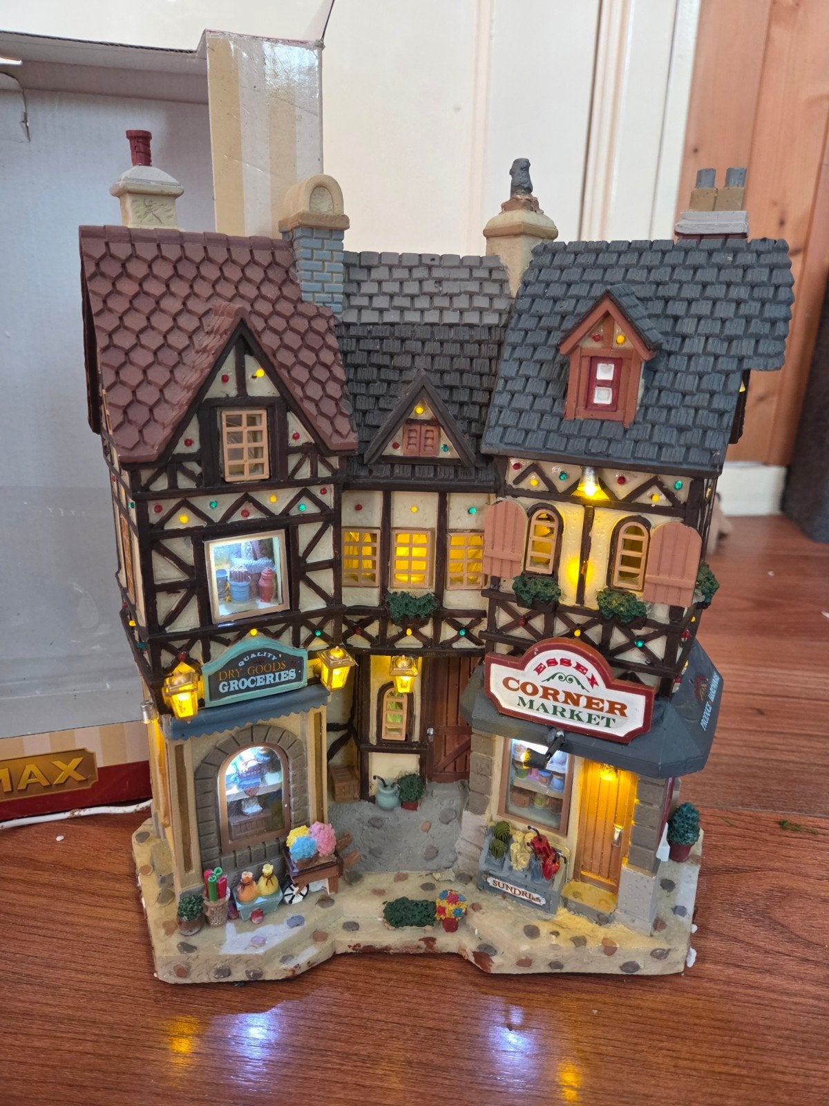 Lemax essex corner market (RETIRED SET), Diversen, Ophalen of Verzenden, Nieuw