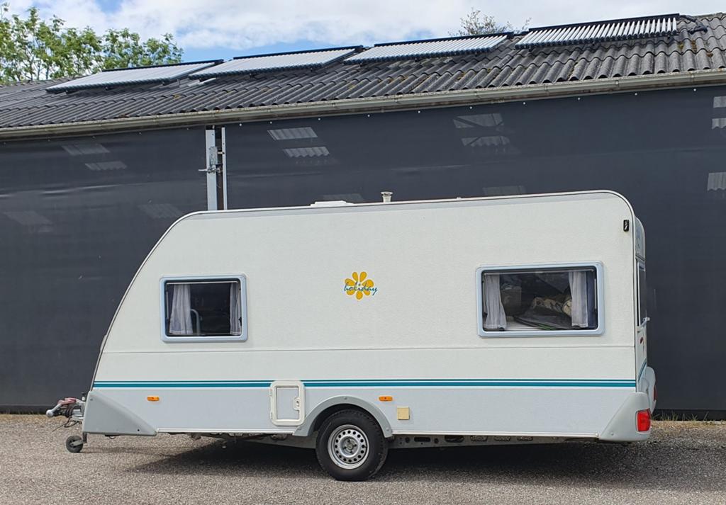Eifelland Holiday 460 tu: caravan met voortent, Caravans en Kamperen, Schokbreker, Rondzit, 4 tot 5 meter, Tot en met 5