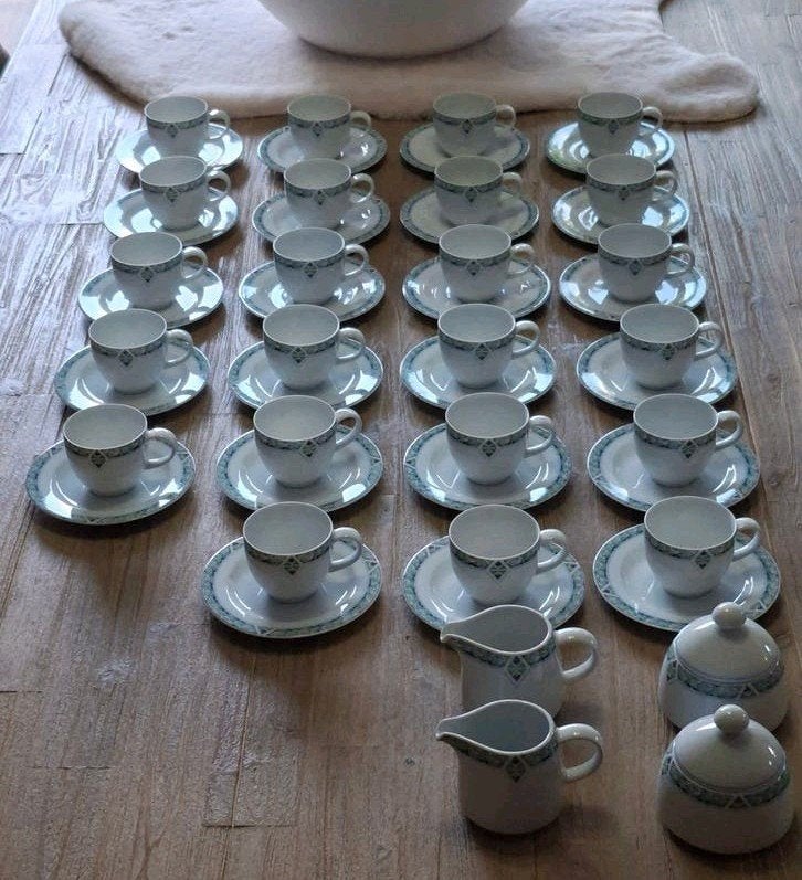 ARZBERG Groot servies kopjes en schotels, melkkan, suikerpot, Ophalen of Verzenden, Zo goed als nieuw, Kop(pen) en/of Schotel(s)