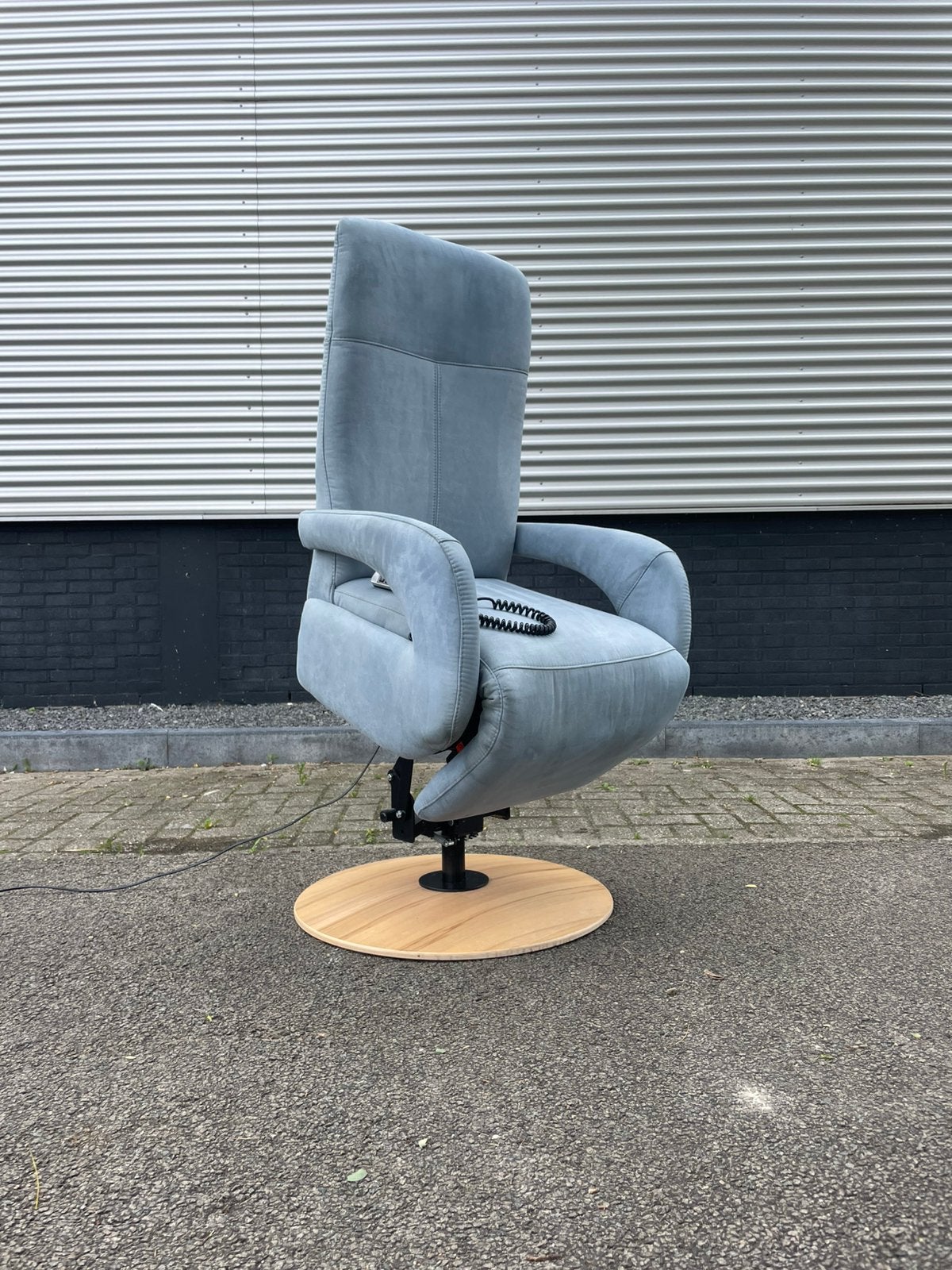 Nette blauwe elektrische sta op stoel / relax fauteuil, Huis en Inrichting, Minder dan 75 cm, Ophalen of Verzenden, 50 tot 75 cm