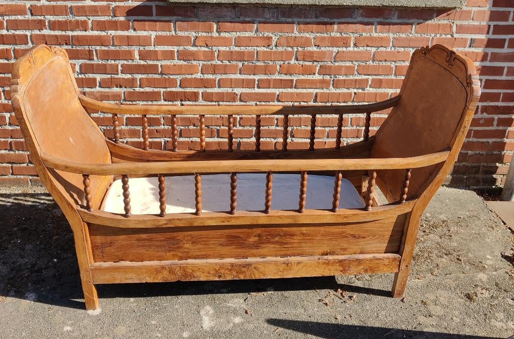 Antiek kinderledikant, Ophalen