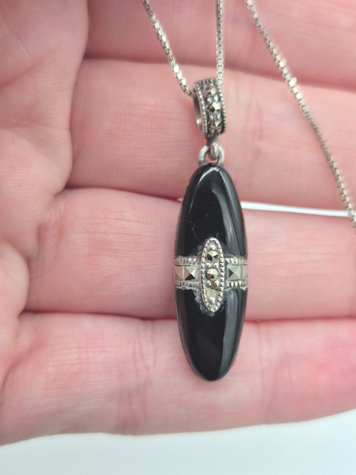 Zilveren Ketting met Zwarte Art Deco stijl hanger, Met hanger, Gebruikt, Verzenden, Zilver