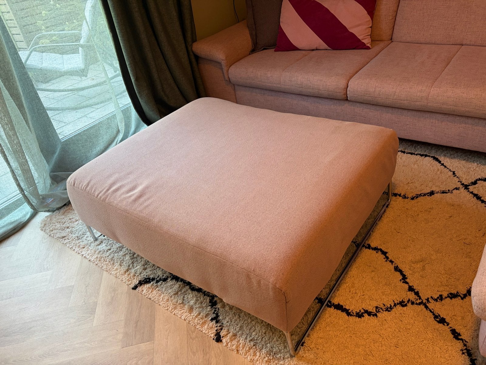 Grote roze hocker, Huis en Inrichting, Banken | Voetenbanken en Poefen, Ophalen, Gebruikt, Rechthoekig
